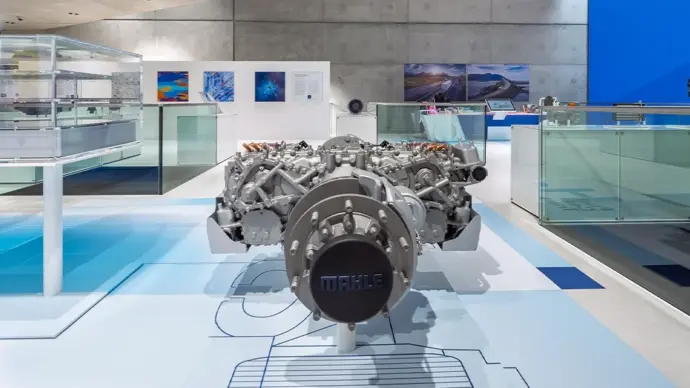 Ab ins Museum – Storytelling im Raum  In seiner überarbeiteten Firmenausstellung „MAHLE inside“ zeigt der Automobilzulieferer wie er Mobilität mitgestaltet. 