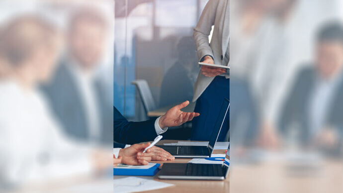 Responsive Design im Online Storytelling - Revisited Es gibt viele Ansichten eines Artikels und die müssen nicht alle identisch aussehen. Sie müssen aber alle gleich gut lesbar sein und die Bilder und Videos stets ihre Wirkung entfalten – denn dann wirkt Ihre Erzählung wirklich auf allen Devices!